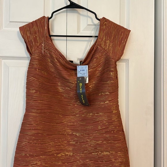 Dark pink with gold shimmer ruched junior dress - Picture 4 of 5